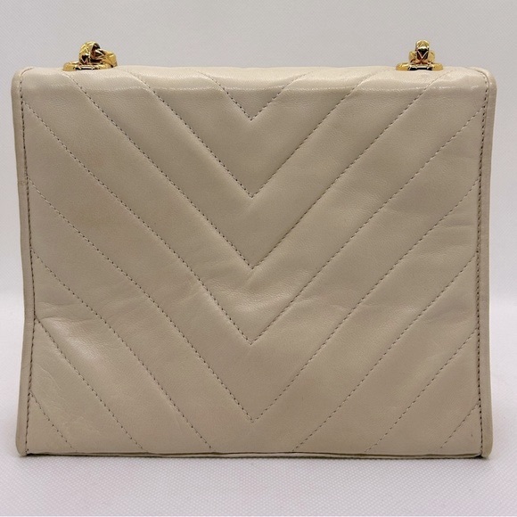 CHANEL Vintage Diamond Quilted Lambskin Pearl Gold Chain Shoulder Bag Small - Picture 5 of 16